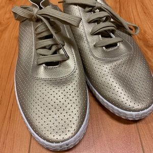 Gold sneaker in size 8.5